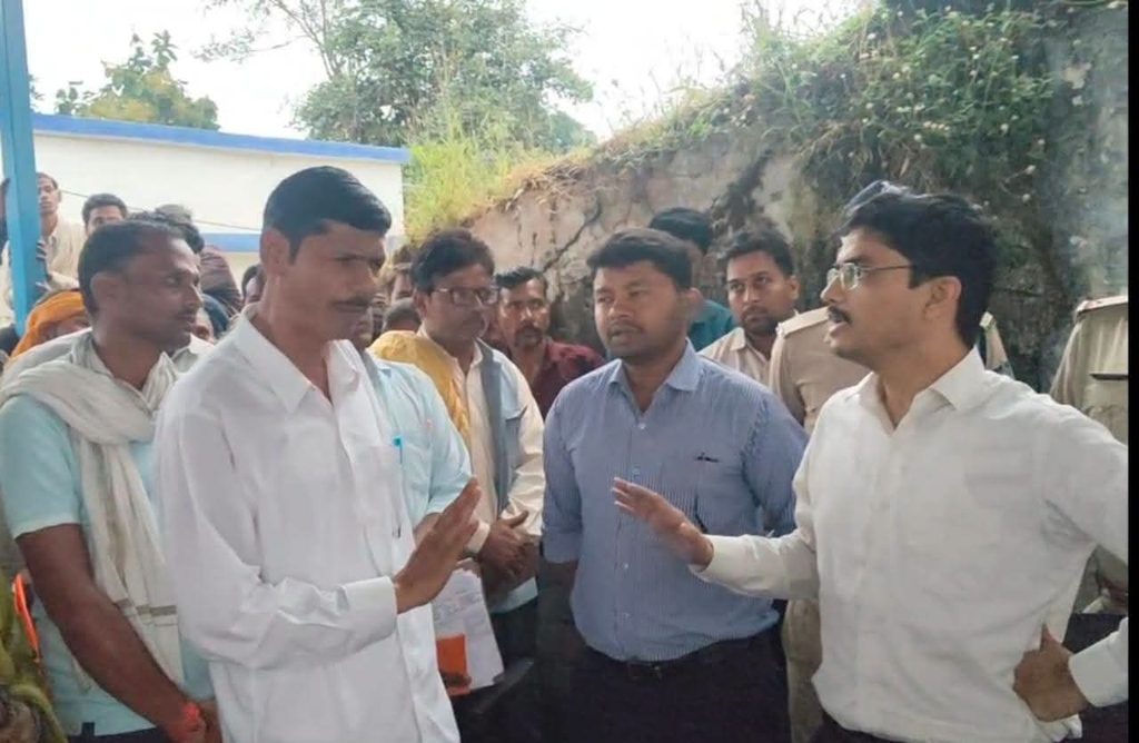 रीवा के चोरहटा में 78 किलो गांजा बरामद, तीन आरोपी गिरफ्तार पन्ना में मझगवां और रुंझ परियोजना प्रभावित ग्रामीणों का चिता आंदोलन और प्रशासनिक अधिकारियों से मुलाकात।